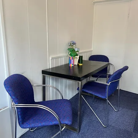 Капсульный отель Einara